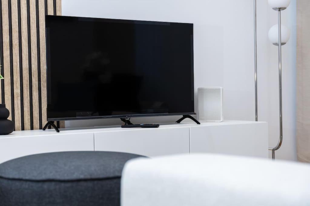 Orestaliving - Spacious 2Br On The Danube Canal Βιέννη Εξωτερικό φωτογραφία
