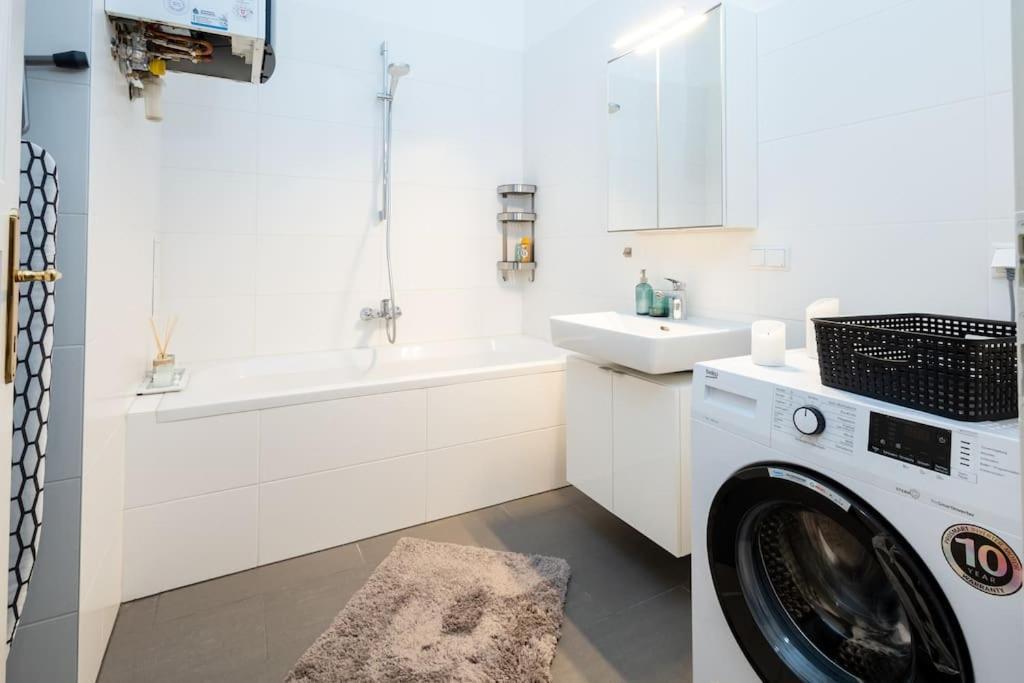 Orestaliving - Spacious 2Br On The Danube Canal Βιέννη Εξωτερικό φωτογραφία